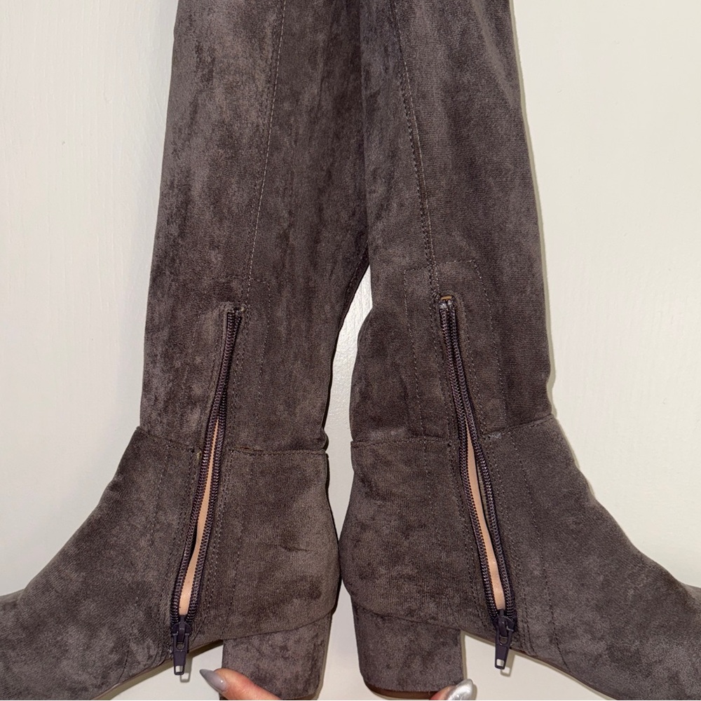Knee-high boots - Picture 3 of 5